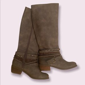 Brand: not rated, Color: brown Size 7.5
